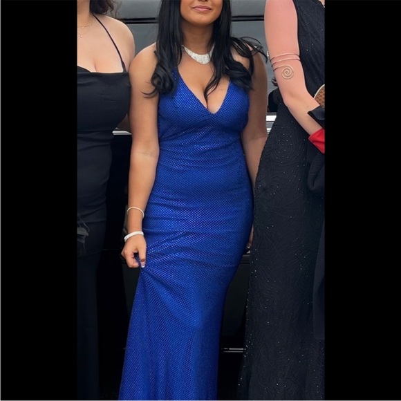 Formal or prom dress - Picture 4 of 6